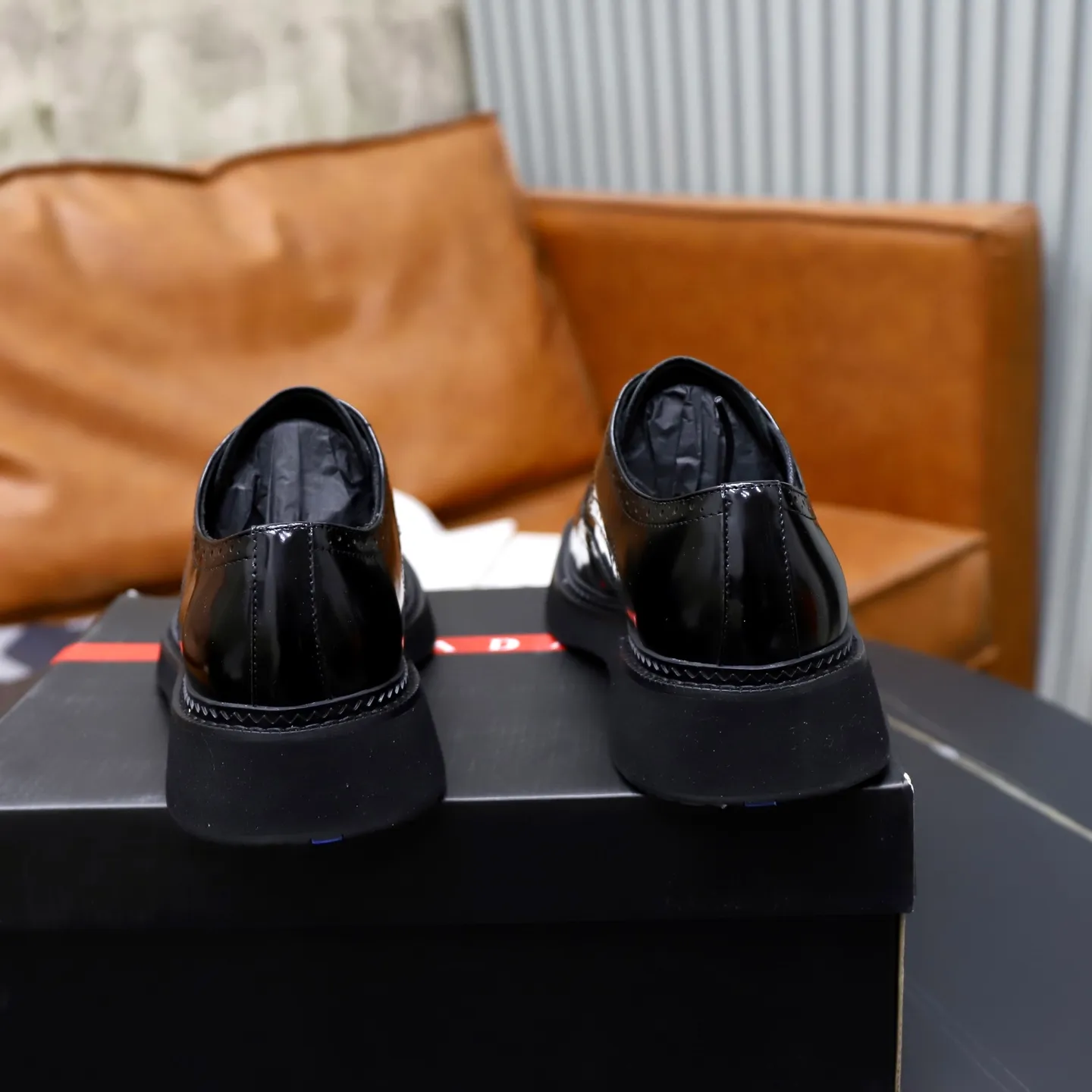 Ex-factory price: 640💰🙅‍♂️🙅‍♂️🙅‍♂️Cowhide Brand: PRADA Standard code: 38-44 (45 customized) Grade: Same as the official website Material: Original high-grade cowhide surface, cowhide lining, non-slip, soft and wear-resistant outsole Style category: Men's fashionable casual boots, distinguished luxury brand elements, top luxury Color: actual picture color
